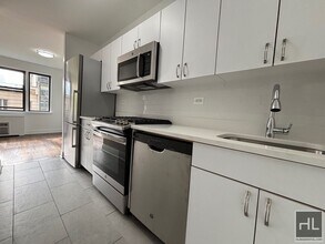 BEEKMAN PLACE, Unit 2C in New York, NY - Foto de edificio - Building Photo