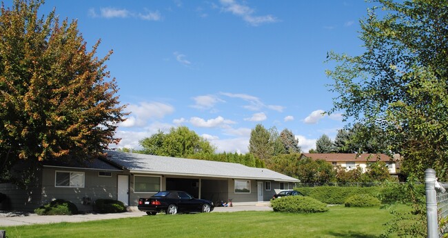 1039-1039 Eastmont Ave in East Wenatchee, WA - Building Photo - Building Photo