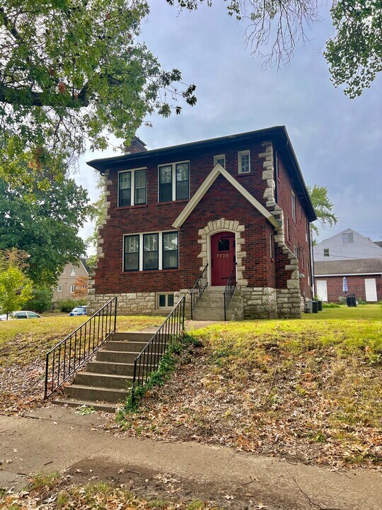 7728 Delmar Blvd, Unit 1st Floor in St. Louis, MO - Foto de edificio