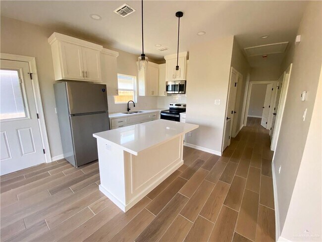 3104 S Links Dr in Edinburg, TX - Building Photo - Building Photo