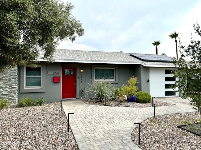 1241 E Cambridge Ave in Phoenix, AZ - Building Photo - Building Photo