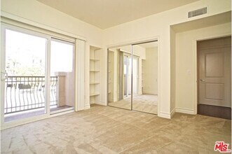 1212 McClellan Dr-Unit -103 in Los Angeles, CA - Building Photo - Building Photo