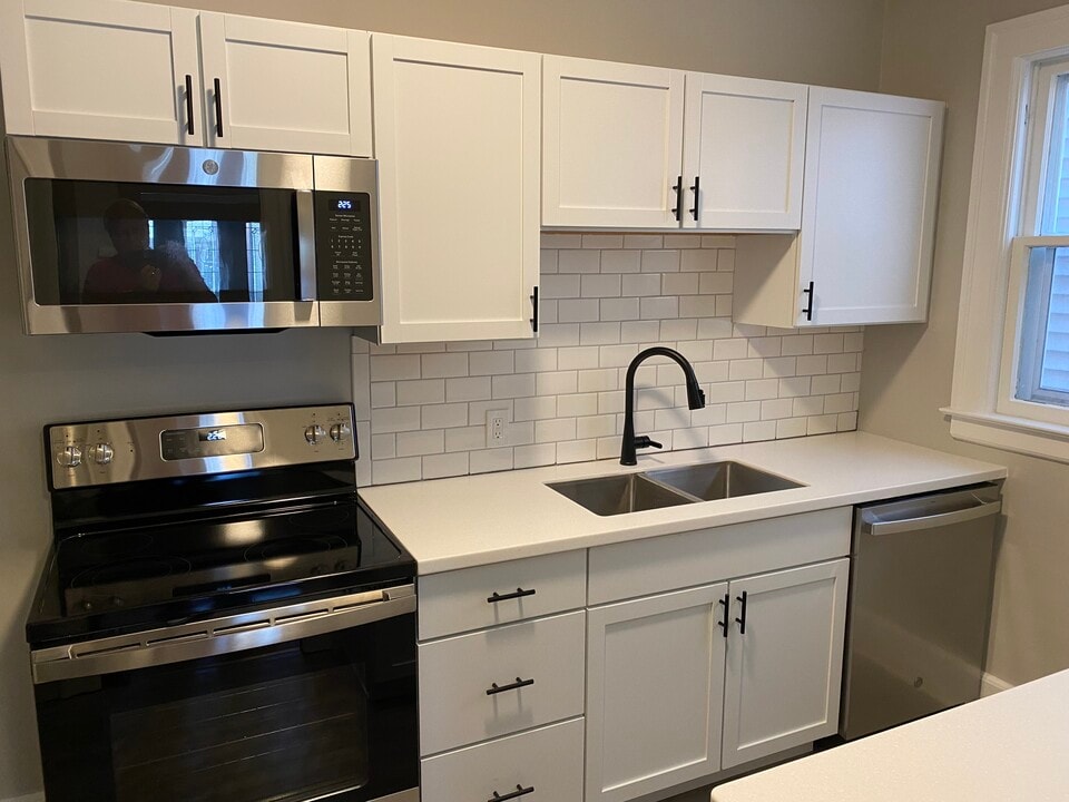 848 Beaconsfield Ave, Unit 848-1S in Grosse Pointe Park, MI - Building Photo