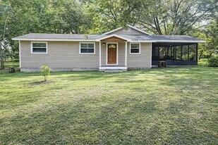 10019 Curley Rd in San Antonio, FL - Building Photo