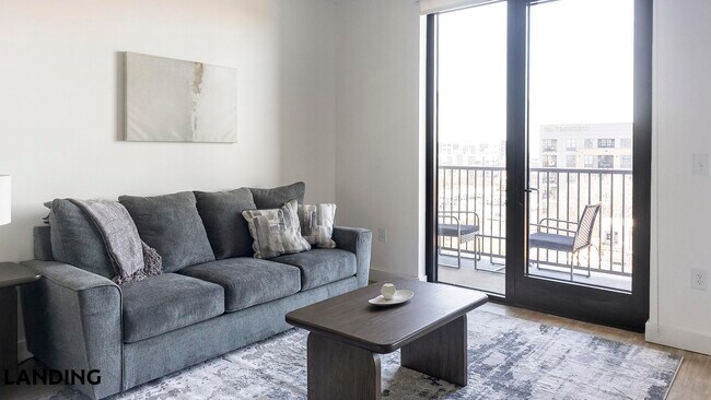 1007 S Mint St, Unit 818 in Charlotte, NC - Building Photo - Building Photo