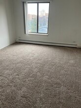 1931 Prairie Sq, Unit 219 in Schaumburg, IL - Foto de edificio - Building Photo