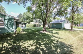 1621 Ash St in Alexandria, MN - Foto de edificio - Building Photo