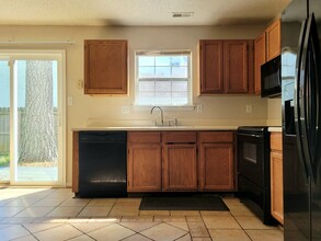 208 Gate House Rd in Newport News, VA - Building Photo - Building Photo