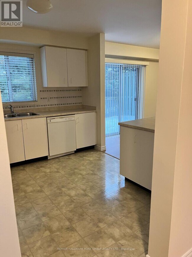 490 Veterans Dr in Barrie, ON - Building Photo - Building Photo