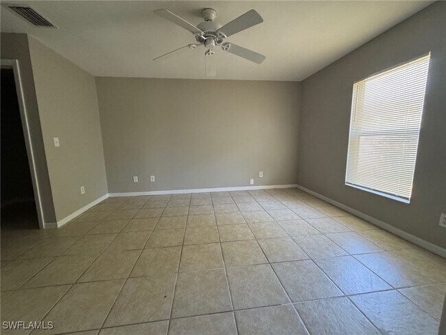 943 Grafton St in Lehigh Acres, FL - Building Photo - Building Photo