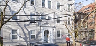 19 Bay St, Unit 1L in Cambridge, MA - Building Photo