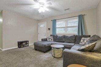 455 Lakeview Dr in Johnstown, OH - Building Photo - Building Photo