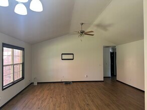 647 S Hazelnut Ave in Springfield, MO - Building Photo - Building Photo