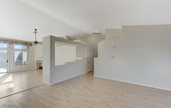 7633 W Falcon Wing Ave in Las Vegas, NV - Building Photo - Building Photo