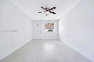 15991 NE 18th Pl, Unit 3 in North Miami Beach, FL - Building Photo - Building Photo