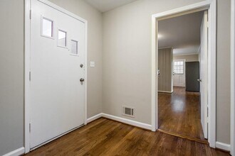 305 Old Ivy Rd NE in Atlanta, GA - Building Photo - Building Photo