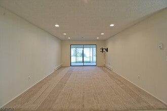 137 Cistus Plaza in Monroe Township, NJ - Building Photo - Building Photo