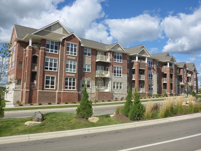 Paragon Place at Bishops Bay in Middleton, WI - Foto de edificio - Building Photo