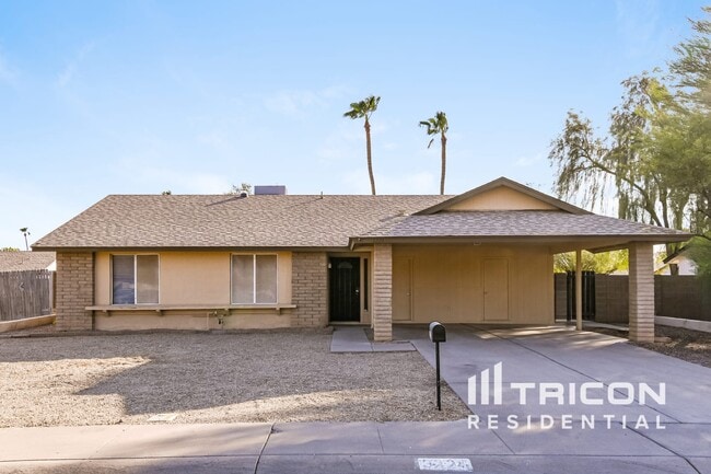 property at 3224 N Woodburne Dr