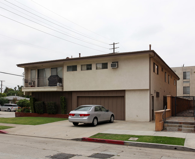 11605 Missouri Ave in Los Angeles, CA - Foto de edificio - Building Photo