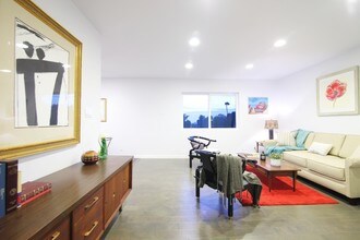 1940 Preston Ave in Los Angeles, CA - Foto de edificio - Interior Photo
