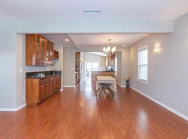 2027 N Pass Ave in Burbank, CA - Building Photo - Building Photo