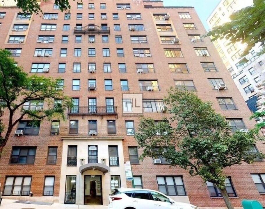 137 E 38th St in New York, NY - Building Photo
