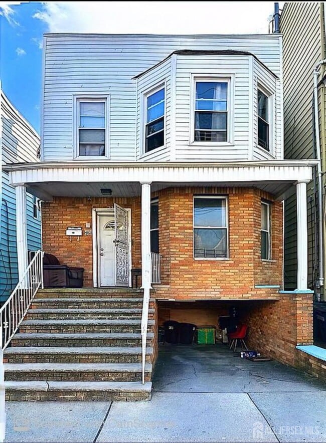property at 32 E 15th St