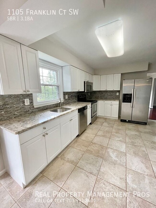 1105 Franklin Ct SW in Leesburg, VA - Building Photo - Building Photo