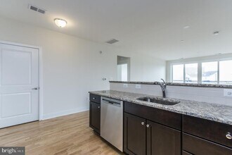 600 S 24th St-Unit -311 in Philadelphia, PA - Building Photo - Building Photo