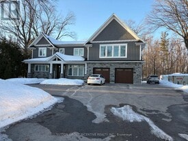 1784 Big Bay Point Rd in Innisfil, ON - Building Photo