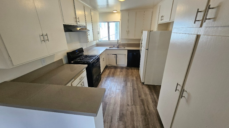 638 N W Knoll Dr in West Hollywood, CA - Building Photo