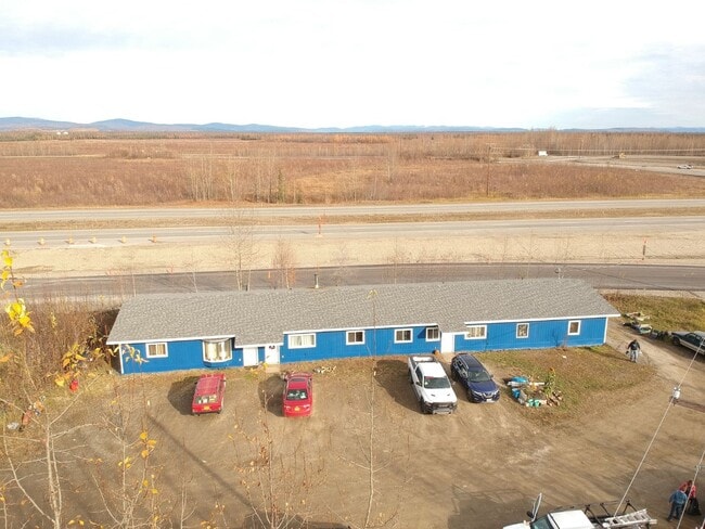 1765 Richardson Hwy in North Pole, AK - Building Photo - Building Photo