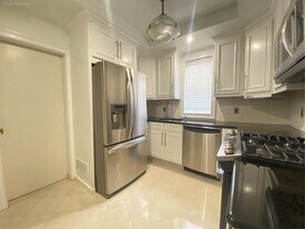 84-80-84161 161st St in New York, NY - Building Photo