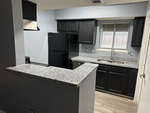 10001 Westpark Dr in Houston, TX - Building Photo - Building Photo