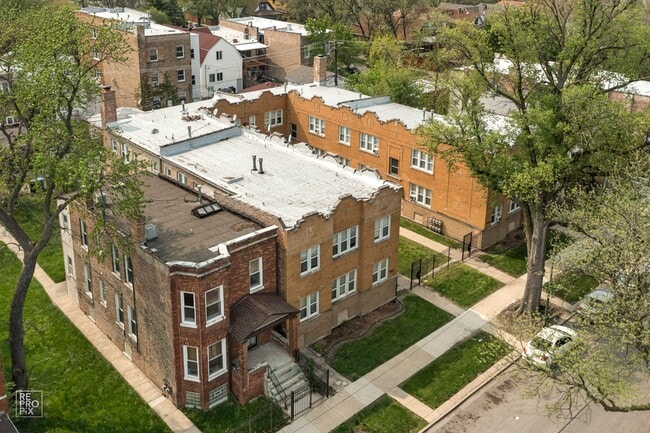1042 N Leamington Ave Chicago, IL 60651 in Chicago, IL - Building Photo - Building Photo