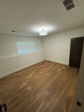 100-102 E Maplewood Ln in Raymore, MO - Building Photo - Building Photo