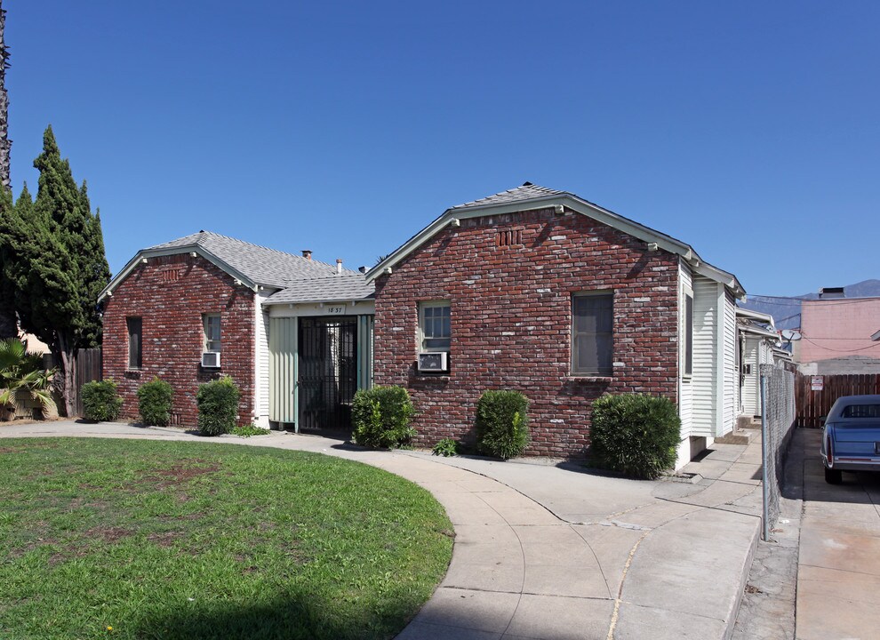 1837 E Colorado Blvd in Pasadena, CA - Foto de edificio