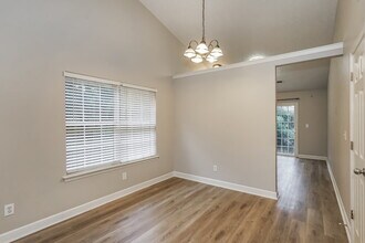 3240 Cain Harbor Dr in Nashville, TN - Foto de edificio - Building Photo