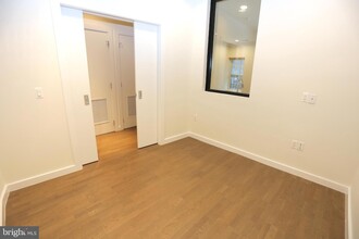 1405 W St NW, Unit 205 in Washington, DC - Building Photo - Building Photo