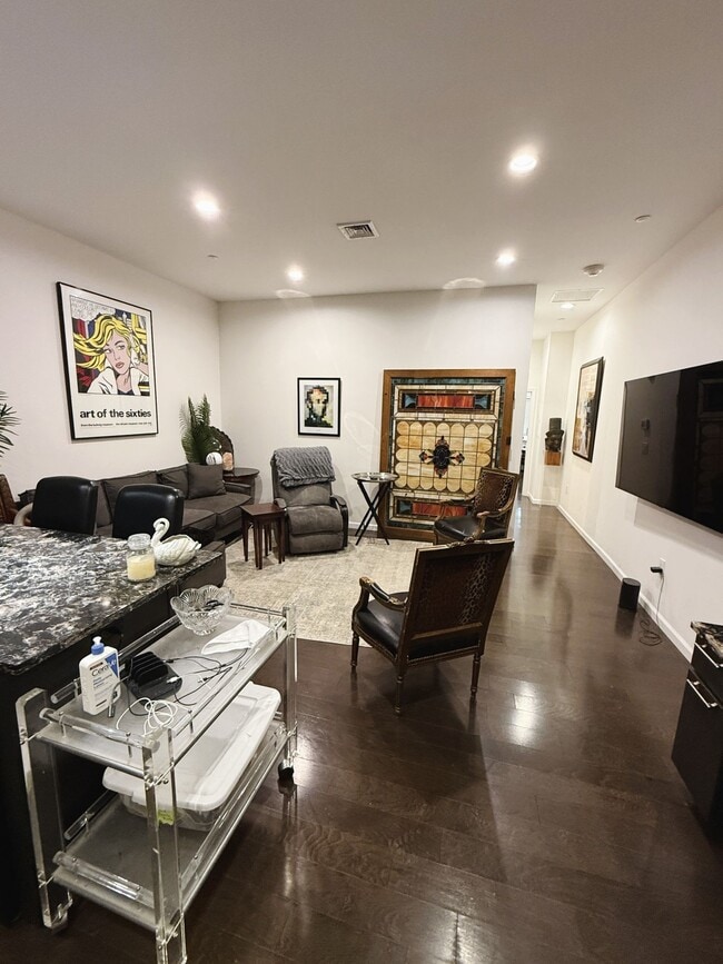 415 New York Ave, Unit 2D in Huntington, NY - Building Photo - Building Photo