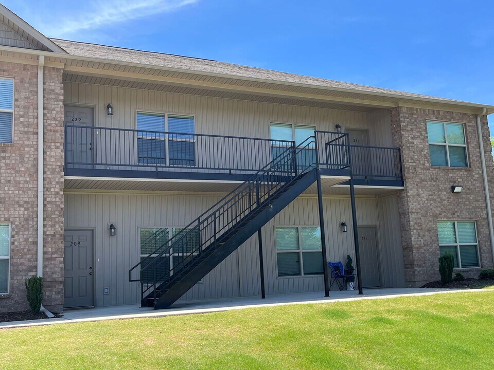 145 Bruin Dr in Florence, AL - Building Photo