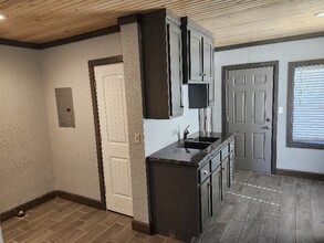 201 N High St in Neosho, MO - Building Photo - Building Photo