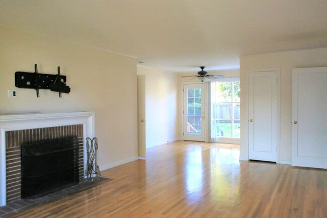 3618 Curtiss St in San Mateo, CA - Building Photo - Building Photo