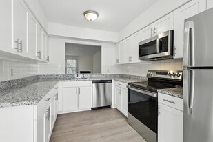 Chesterfield Village Townhomes in Chesterfield, MO - Building Photo