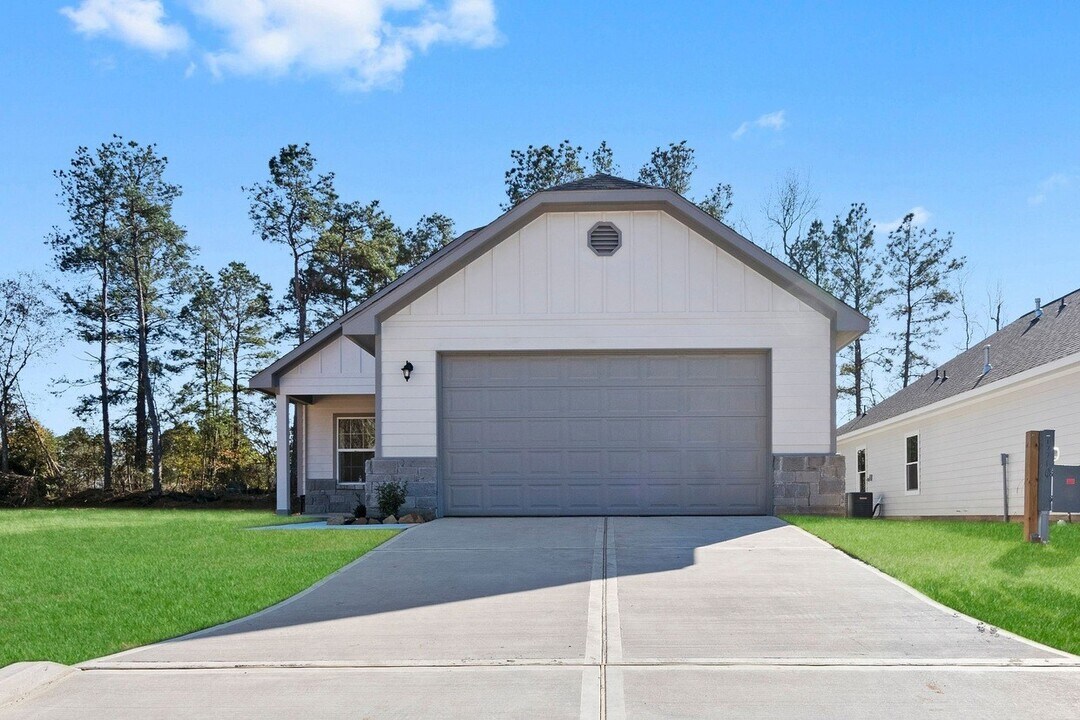 2332 Cedar Pl Dr in Conroe, TX - Foto de edificio