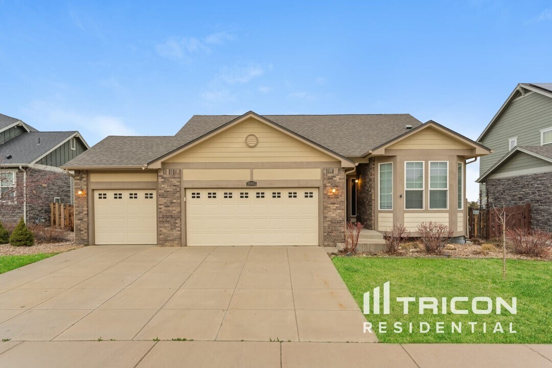 25951 E 3rd Pl in Aurora, CO - Building Photo