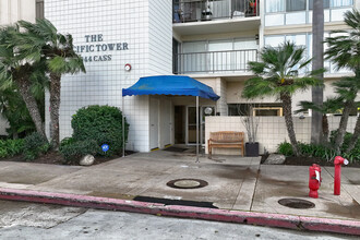Pacific Tower in San Diego, CA - Foto de edificio - Building Photo