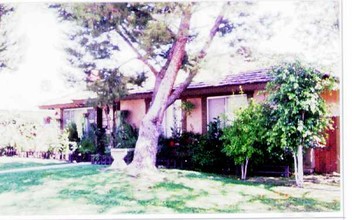 11842 Garden Grove Blvd in Garden Grove, CA - Building Photo - Building Photo