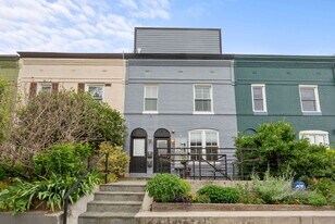 1018 13th St SE, Unit 2 in Washington, DC - Building Photo